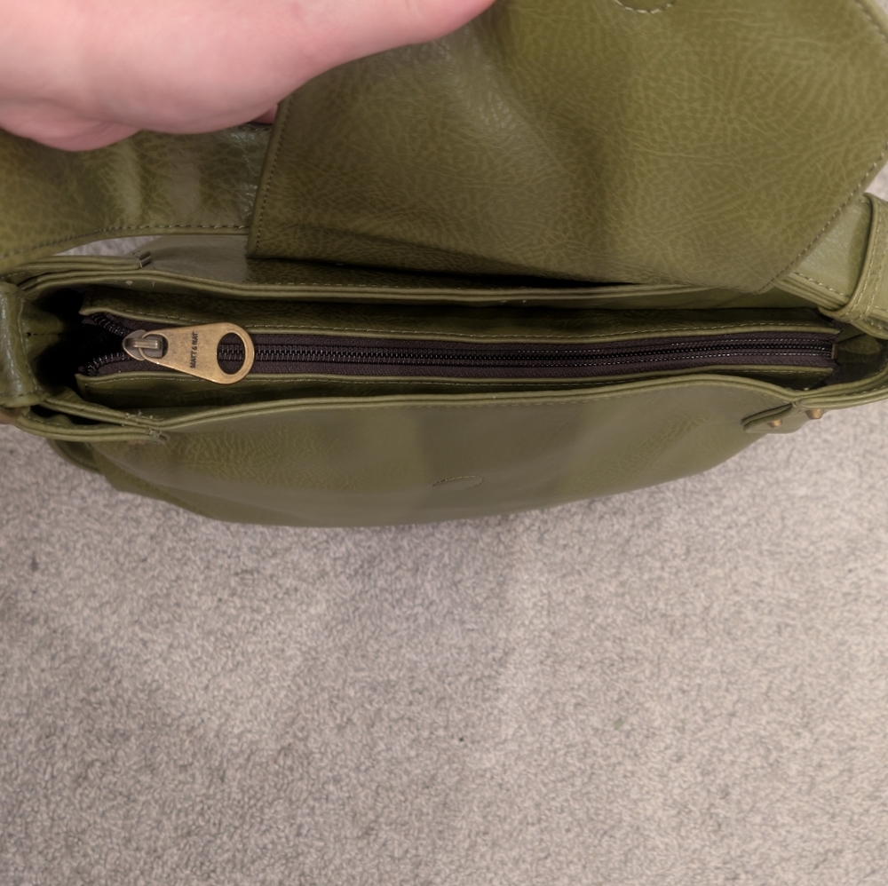 Matt & Nat Olive Green Vegan Leather Hobo Bag Like New - Picture 9 of 16